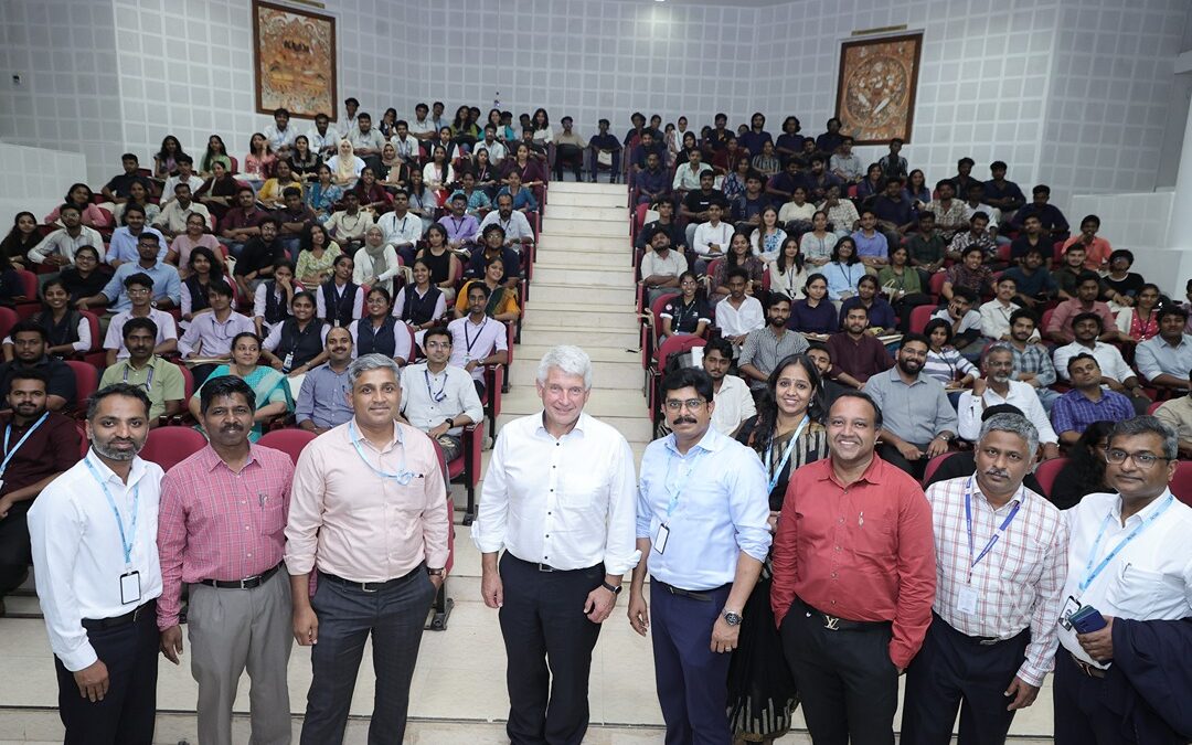 BMWs EV-Pionier Stefan Juraschek bringt auf dem Acsia Campus Connect aufstrebende Ingenieure aus Kerala zusammen